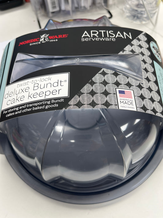 Deluxe Bunt Cake Keeper