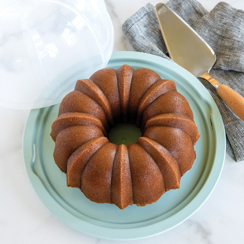 Nordic ware twist the lock Bundt cake keeper 