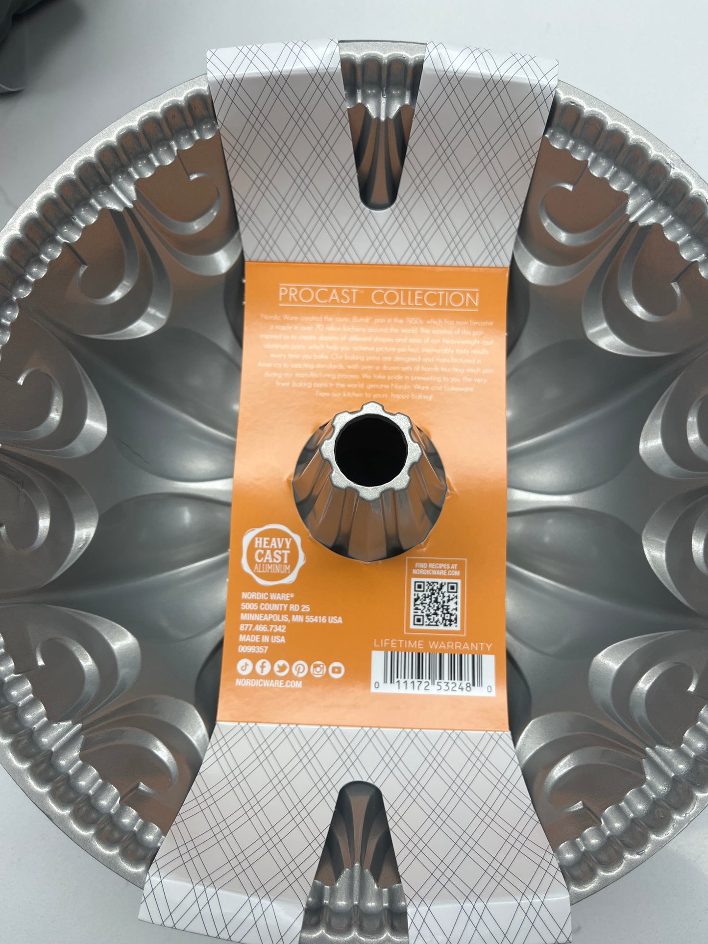 Bundt pan fleur de lis 10 cups