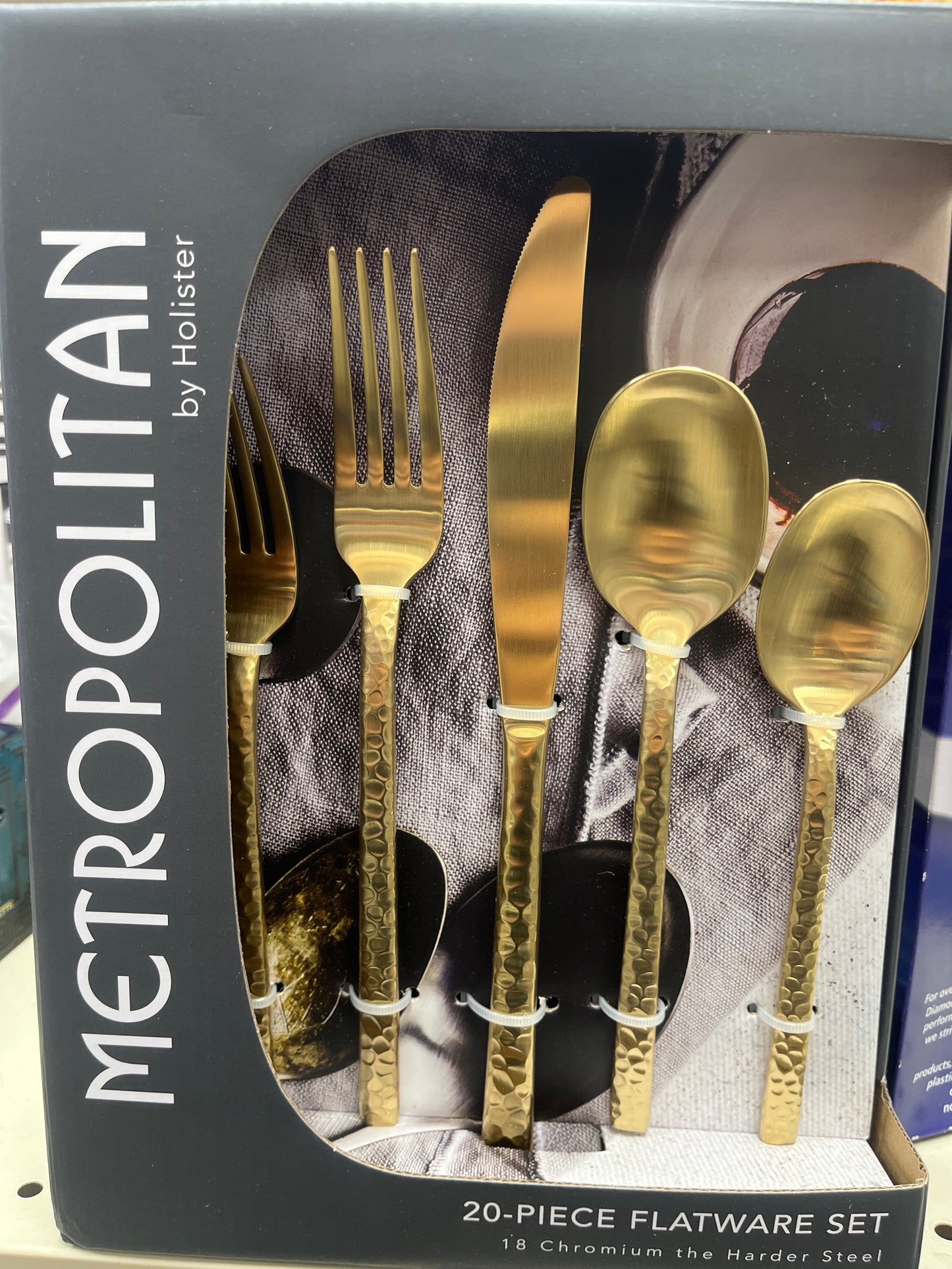 Metropolitan gold 20 piece flatware set