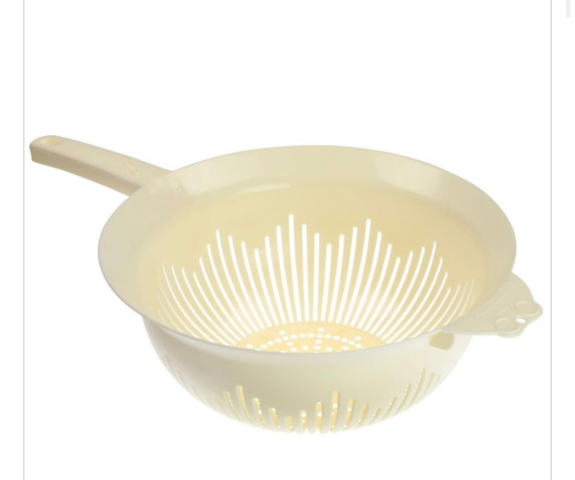 9.5" Plastic Strainer white