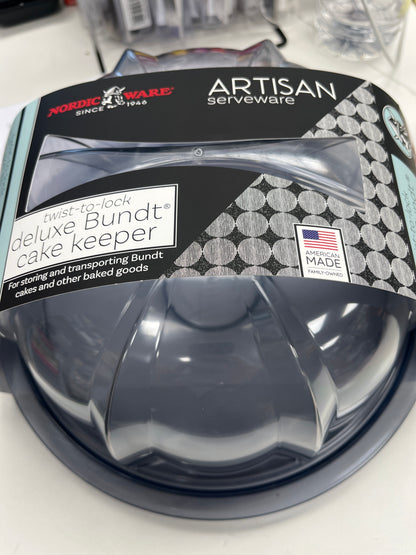 Deluxe Bunt Cake Keeper