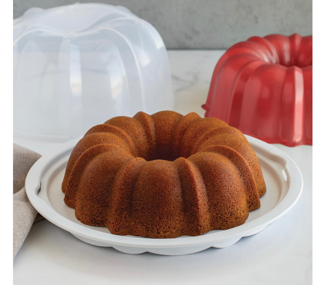 Nordic ware Bundt pan with cake keeper not yet ￼