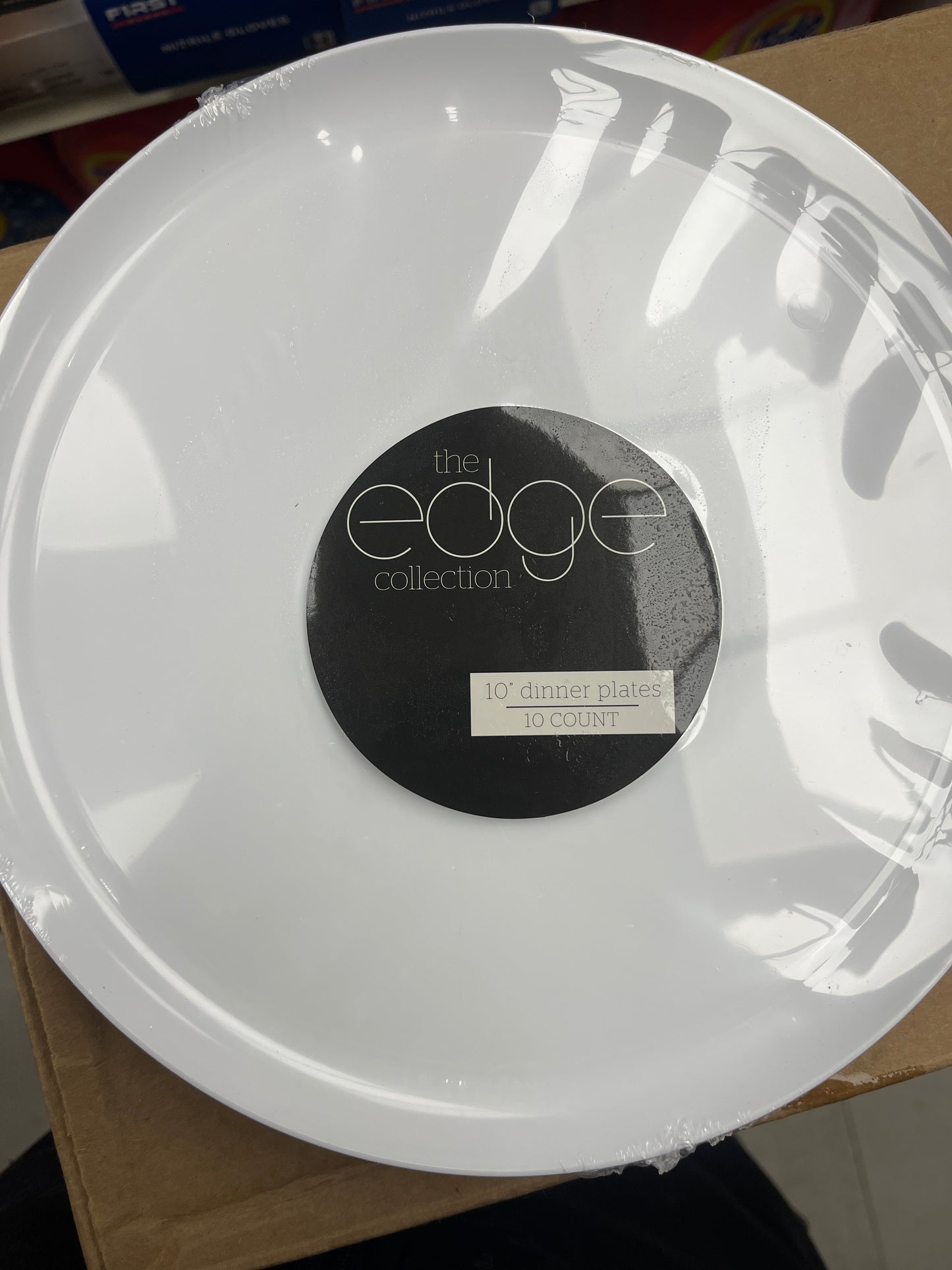 10.6 Dinner plastic plates