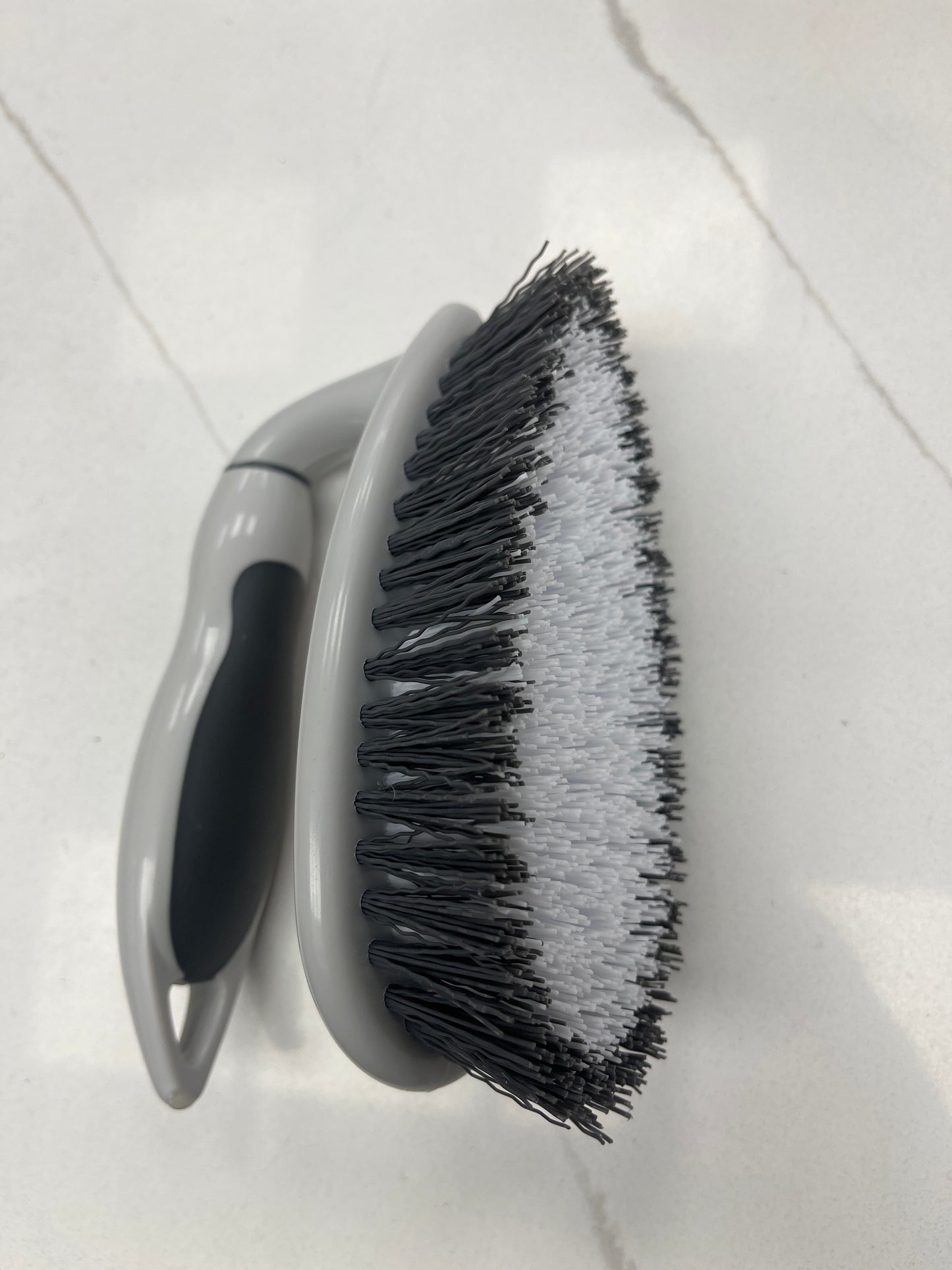 Scrubbing brush