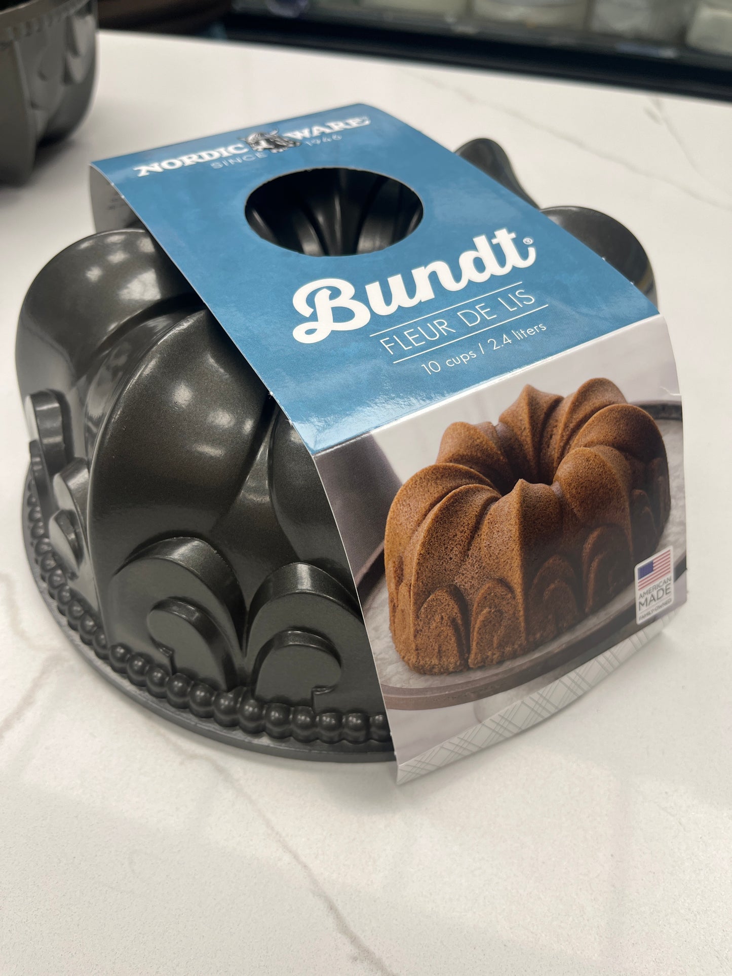 Bundt pan fleur de lis 10 cups