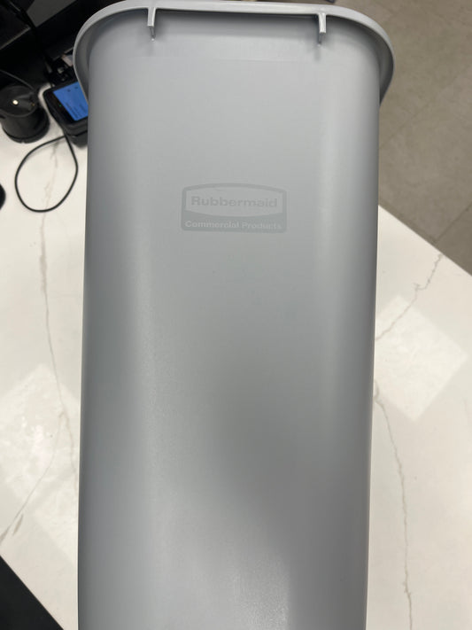 Rubbermaid trashcan