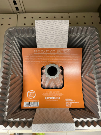 Bundt® Squared Pan