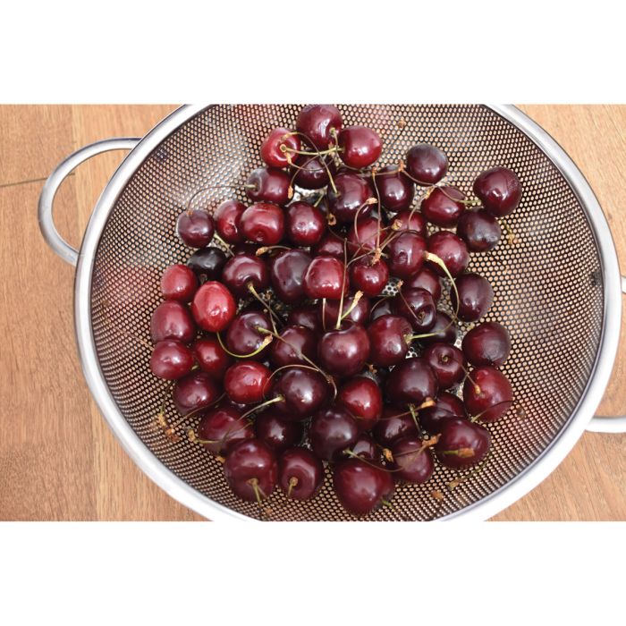 Stainless steel colander 7.5”