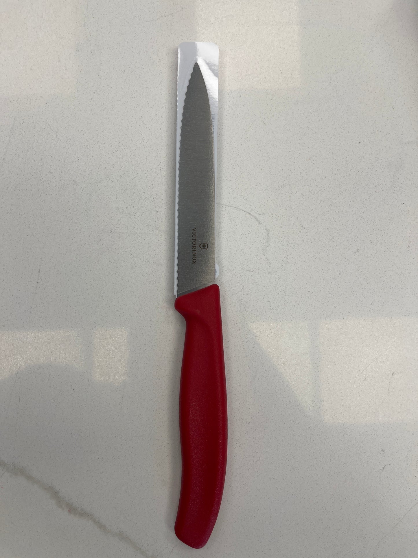 VICRORINOX Pointy Red Sarated