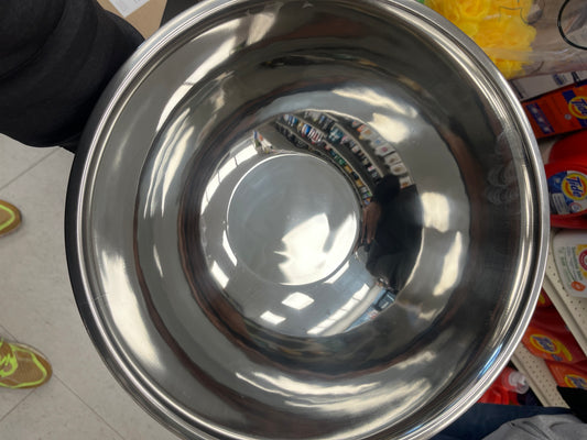 Stainless steel mixing bowl 10 1/2 quarts